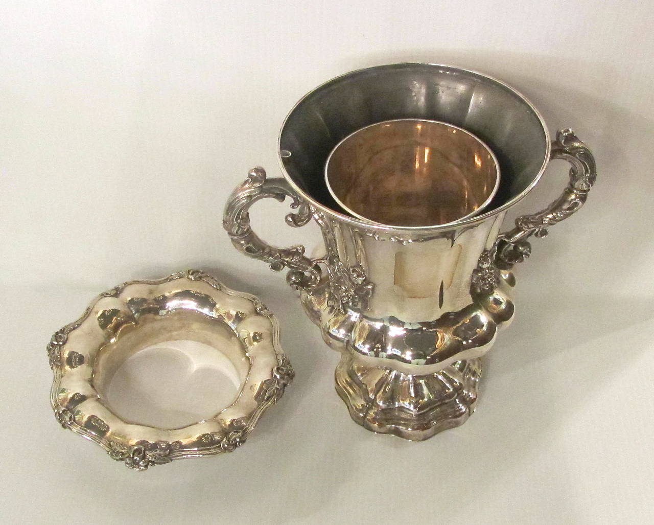Fine Silver Plated Wine Cooler In Good Condition For Sale In Montreal, Quebec