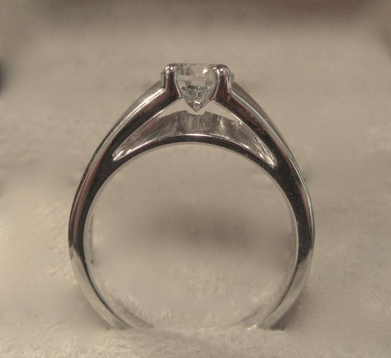 Bulgari, Anello con diamante solitario