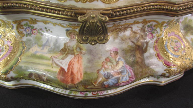 Choisy-Le-Roy, French Bonbonnière Sweetmeat Dish with Cover For Sale 1