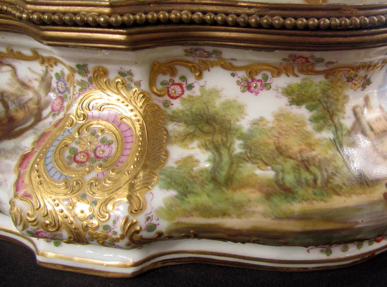 Choisy-Le-Roy, French Bonbonnière Sweetmeat Dish with Cover For Sale 5