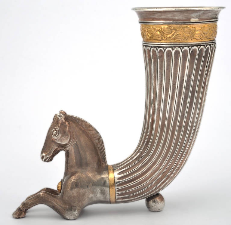 Horse Rhyton, One of a Kind In Good Condition For Sale In Montreal, Quebec