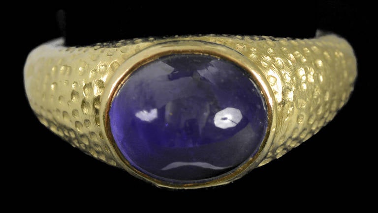 Sapphire Cabochon of almost 2-carats.
Fashioned in 18-Karat hammered gold.
Weight 10.20 grams.
Said to be Van Cleef and Arpels, resizing lost the hallmark stamps.