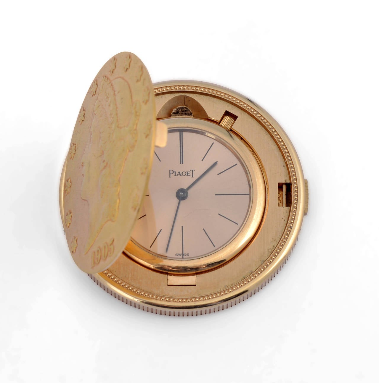 An 18-karat yellow gold coin-form Piaget watch or case-spring coin watch.
18 jewels.
Five adjustments to temperature.
Gilt dial, baton numerals and hands.
A 1905, US 20$ coin piece partially hollowed so as to house a slender gold hinged case