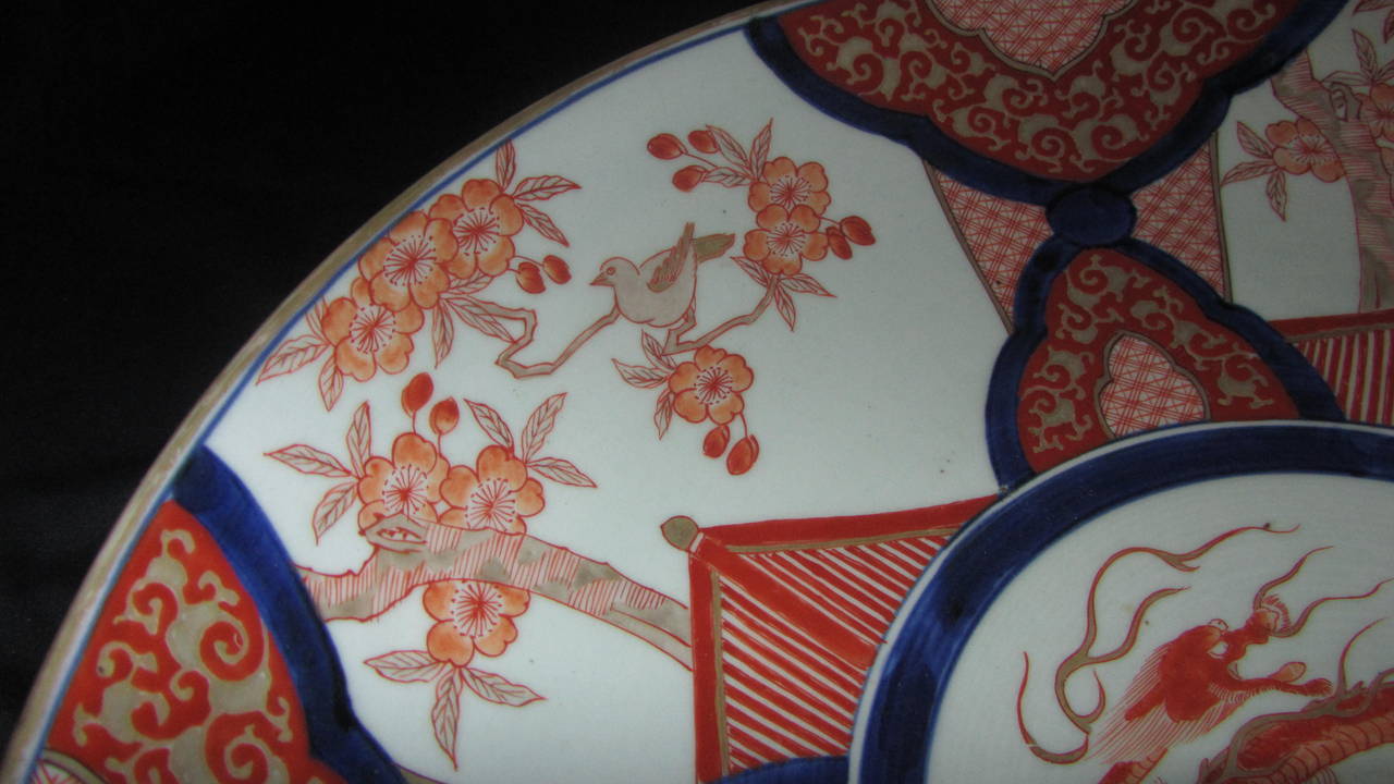 19th Century Japanese Imari Porcelain Plate Charger In Good Condition For Sale In Montreal, Quebec