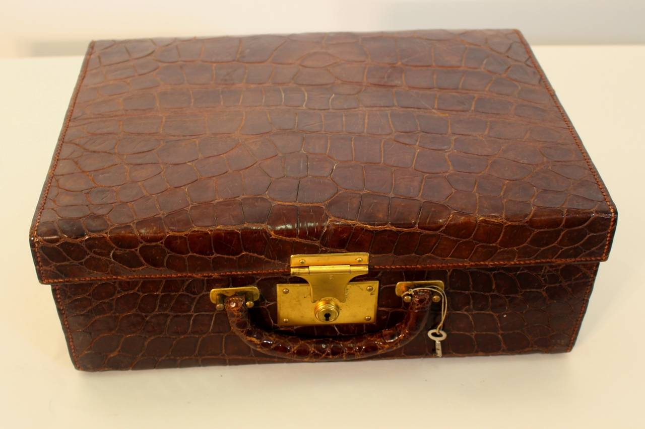 Extraordinary Alligator Leather Case for Gents, UK, c. 1920 In Good Condition In Vienna, AT