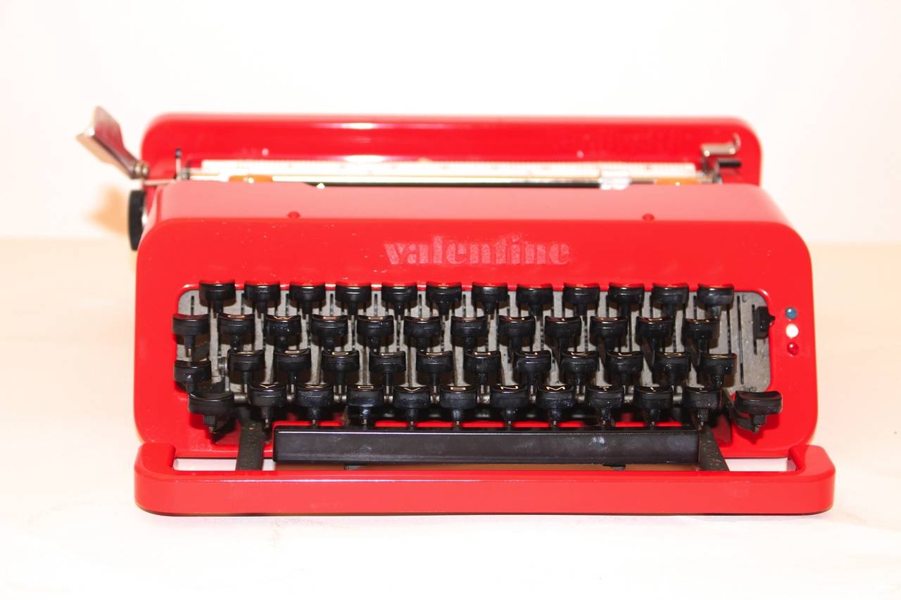 A legendary design icon by the Italian architect and designer Ettore Sottsass for Olivetti, Italy, Made in Spain.

On 14th of February 1969 the typewriter was launched, this is the explanation for the name: Valentine.

The valentine is working