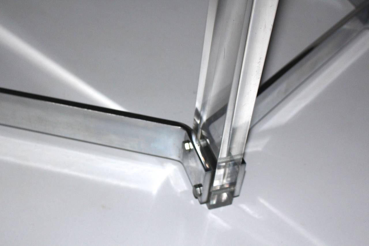 italien Lucite Vintage Coffee Table Sofa Table Style of Alessandro Albrizzi Italy c 1968 en vente