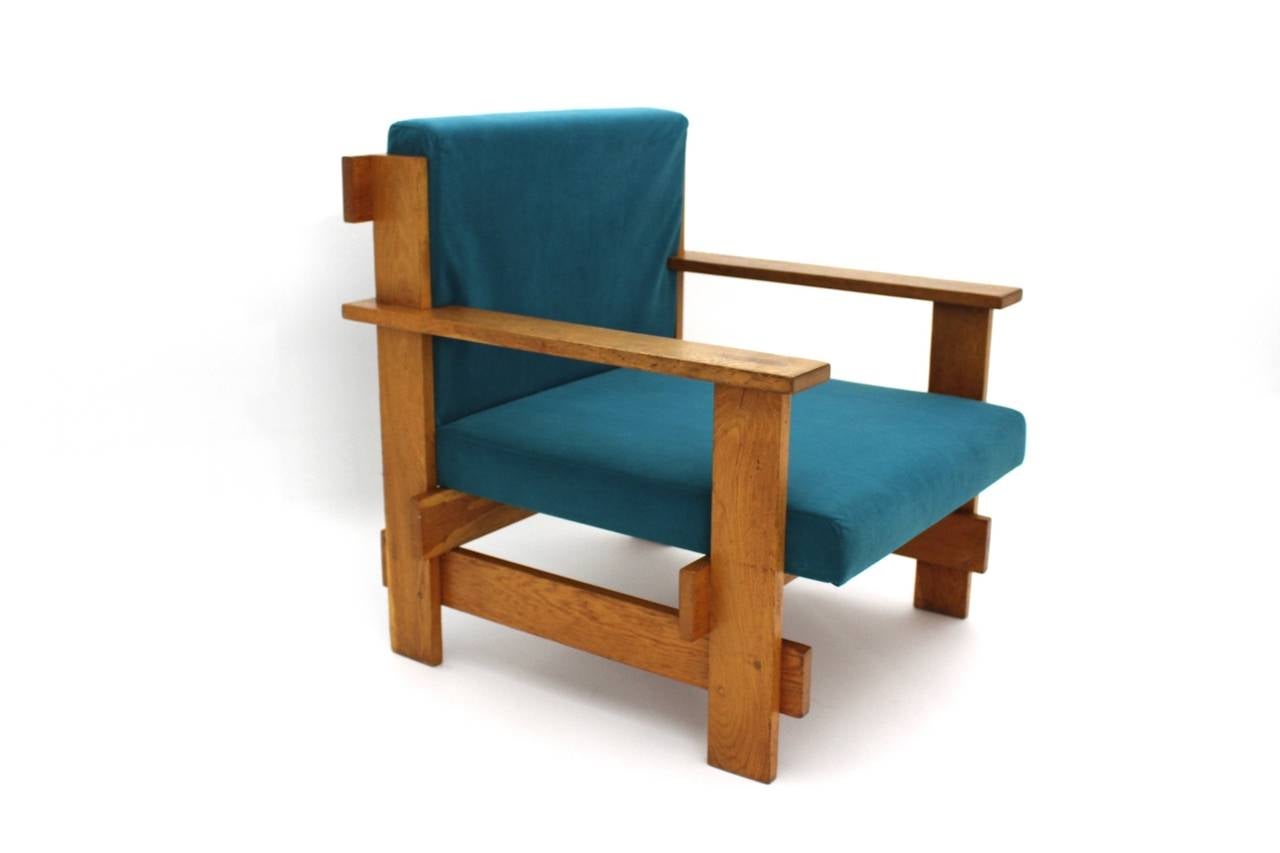 Geometric construction chair in the style of Josef Albers (1888 - 1976).

Oak chair, newly loose cushions with cyan colored velvet fabric
Excellent condition