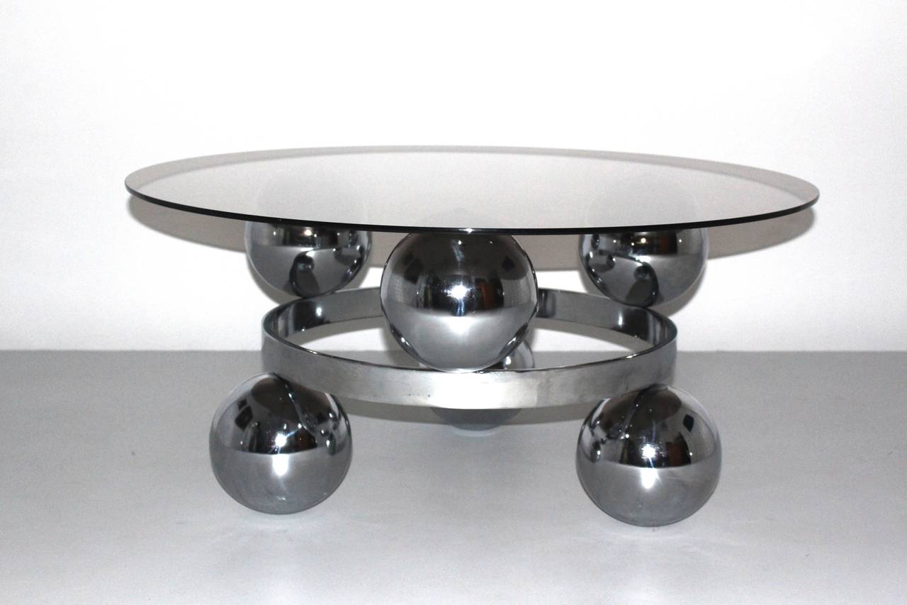 Space Age chromed vintage sputnik coffee table, which shows one chrome ring and six large chrome globes arranged in two-tiers. Also the coffee table feautres a smoked glass top.
Very good vintage condition.
All measures are approximate.
