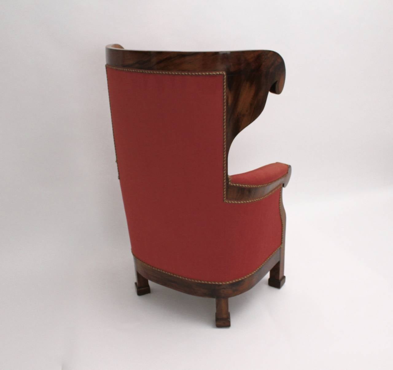 Wonderful Viennese Biedermeier wingback chair designed and made circa 1825.
This wingback chair is walnut veneered and carefully hand polished.
Also the seat is covered with pink moiré fabric.

The wingback chair shows very good vintage