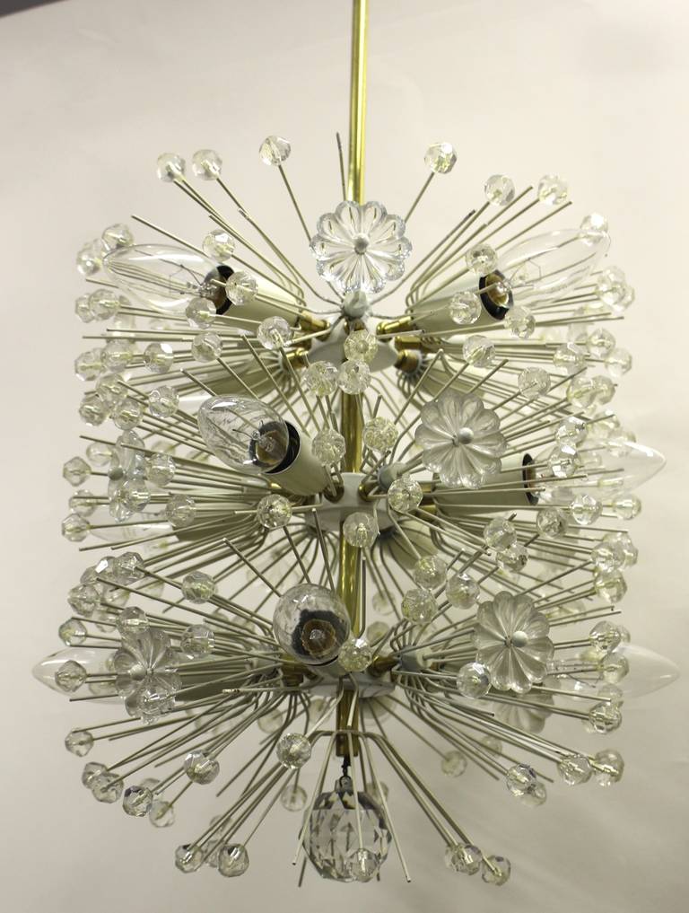 A mid century modern vintage Sputnik Chandelier shape Dandelion, which was designed by Emil Stejnar, 1955 and executed by Rupert Nikoll in Vienna.
This Sputnik Chandelier is in good condition with nice patina.
12 bulbs E 14
All measures are