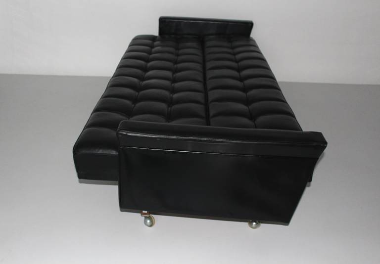 Schwarzes Vintage-Tagesbett aus schwarzem Leder von Johannes Spalt aus der Mitte des Jahrhunderts  Österreich, um 1959 (Mitte des 20. Jahrhunderts) im Angebot