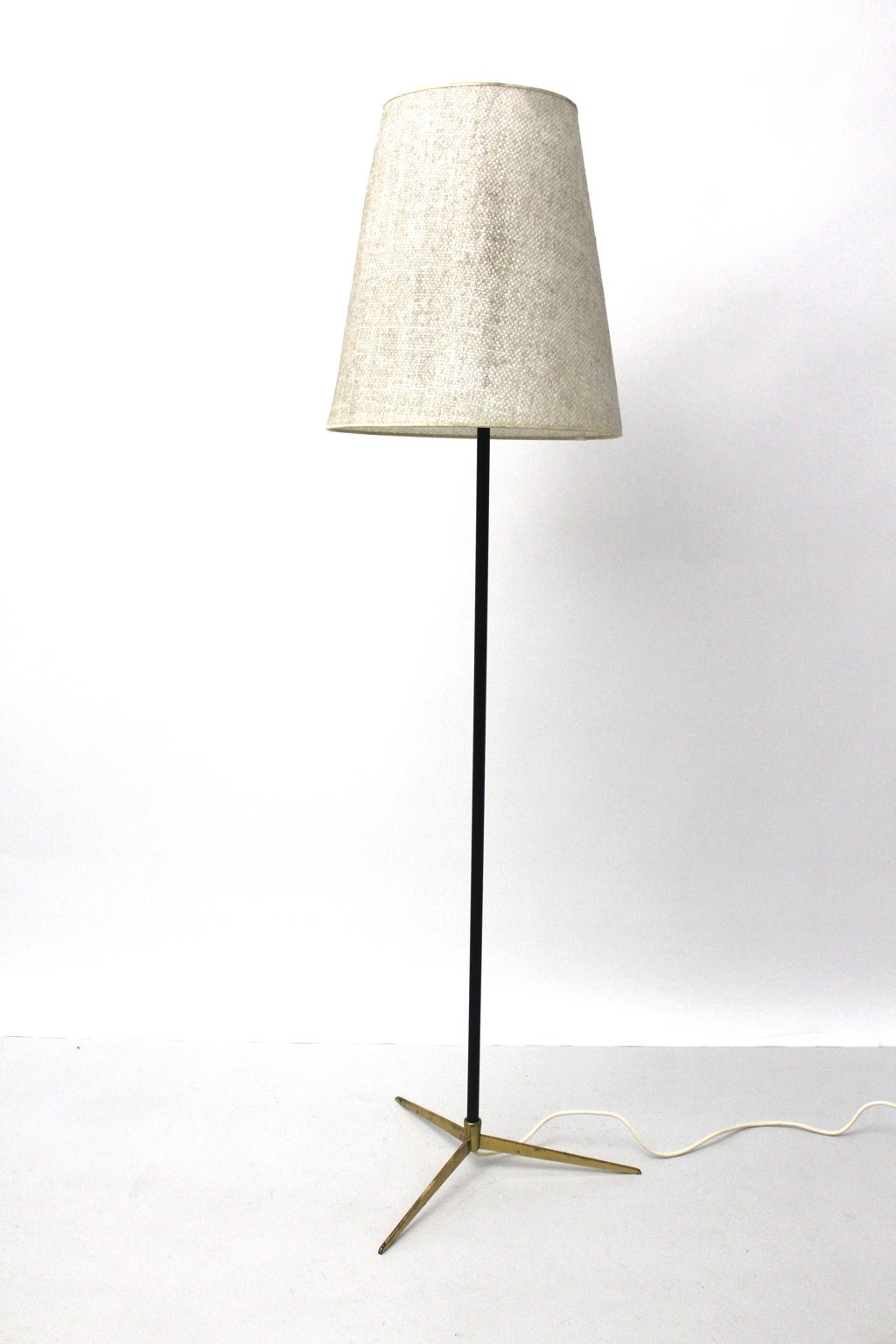 Mid century modern vintage floor lamp, which was designed and executed by J. T. Kalmar, Vienna, 1960.
The design of this floor lamp fits also into a modern interior due to its simpleness. It has the model number 2092 and is named Micheline.
The