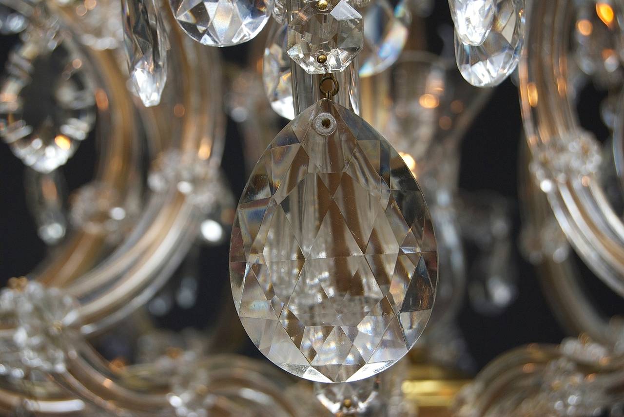 A very beautiful and large crystal chandelier with 16 light fittings: 5 above, 10 below around the chandelier and 1 in the centre.
This fabulous chandelier has a beautiful shape and is richly decorated with clear crystal drops.
The frame of the