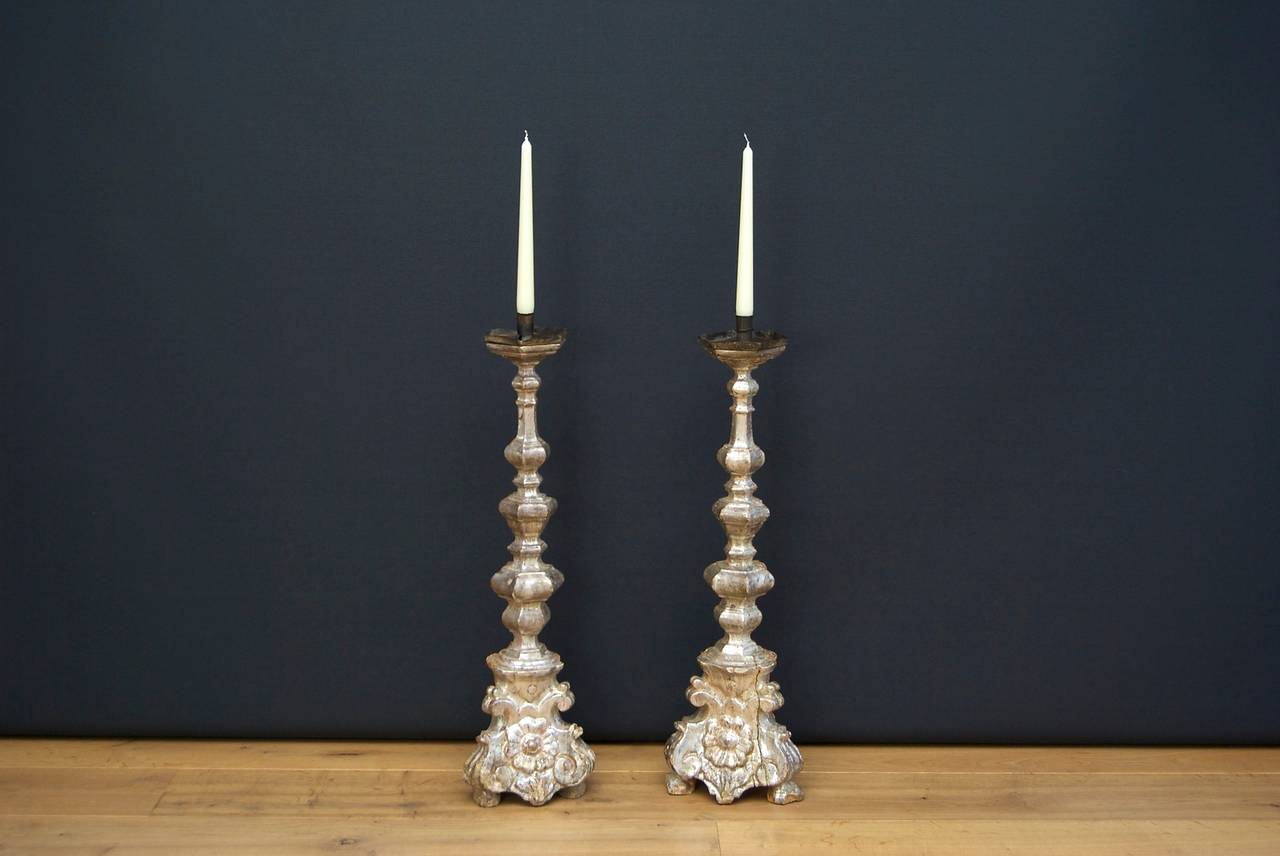 A pair of carved and silver leaf wood Italian candlesticks or pricket sticks.
Silver-leaf finish is only in front of the candlesticks.
The candlesticks date from circa 1780 and are from Italy.