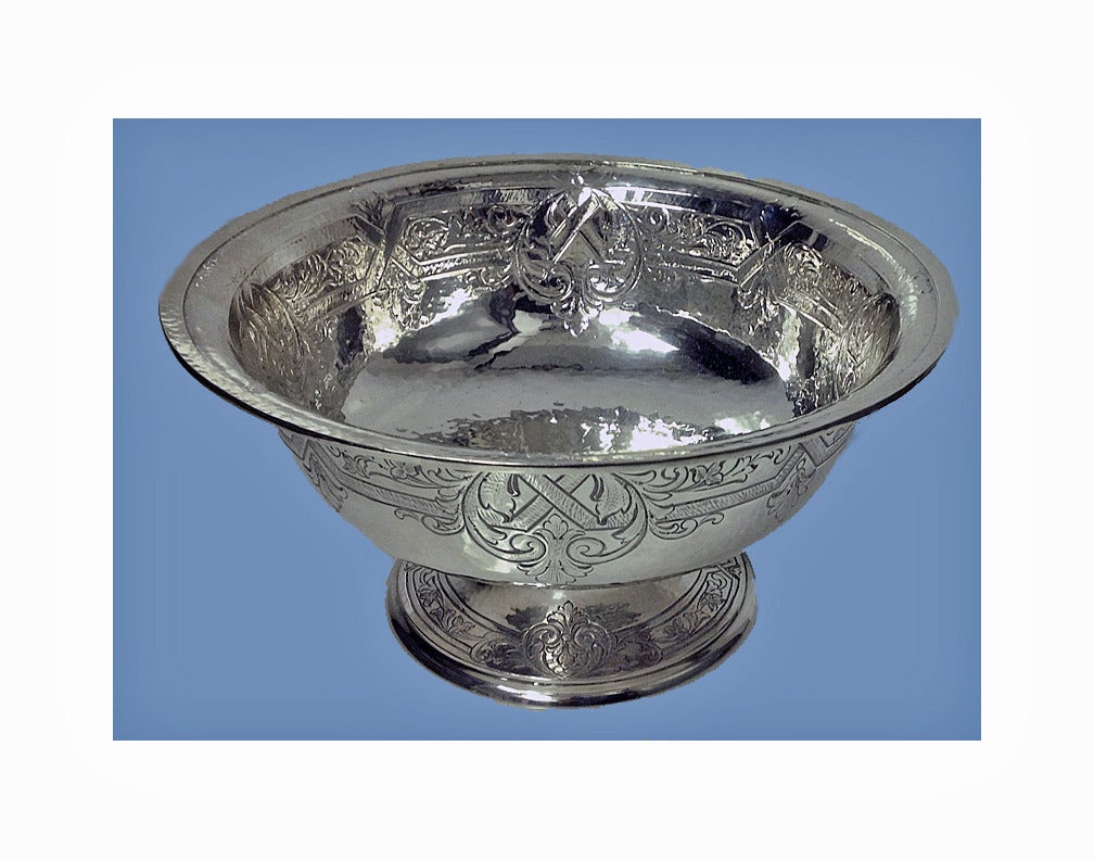 Fine large Gorham American Sterling Silver Bowl, C.1935. In Excellent Condition In Toronto, Ontario