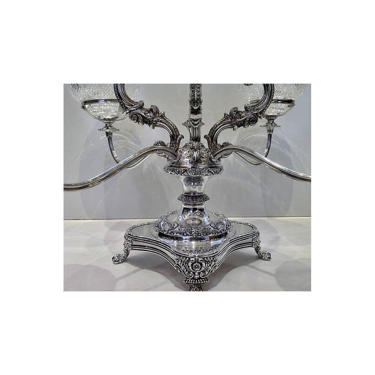 Antique Sheffield Plate Epergne Centrepiece, English circa 1840 In Good Condition In Toronto, Ontario