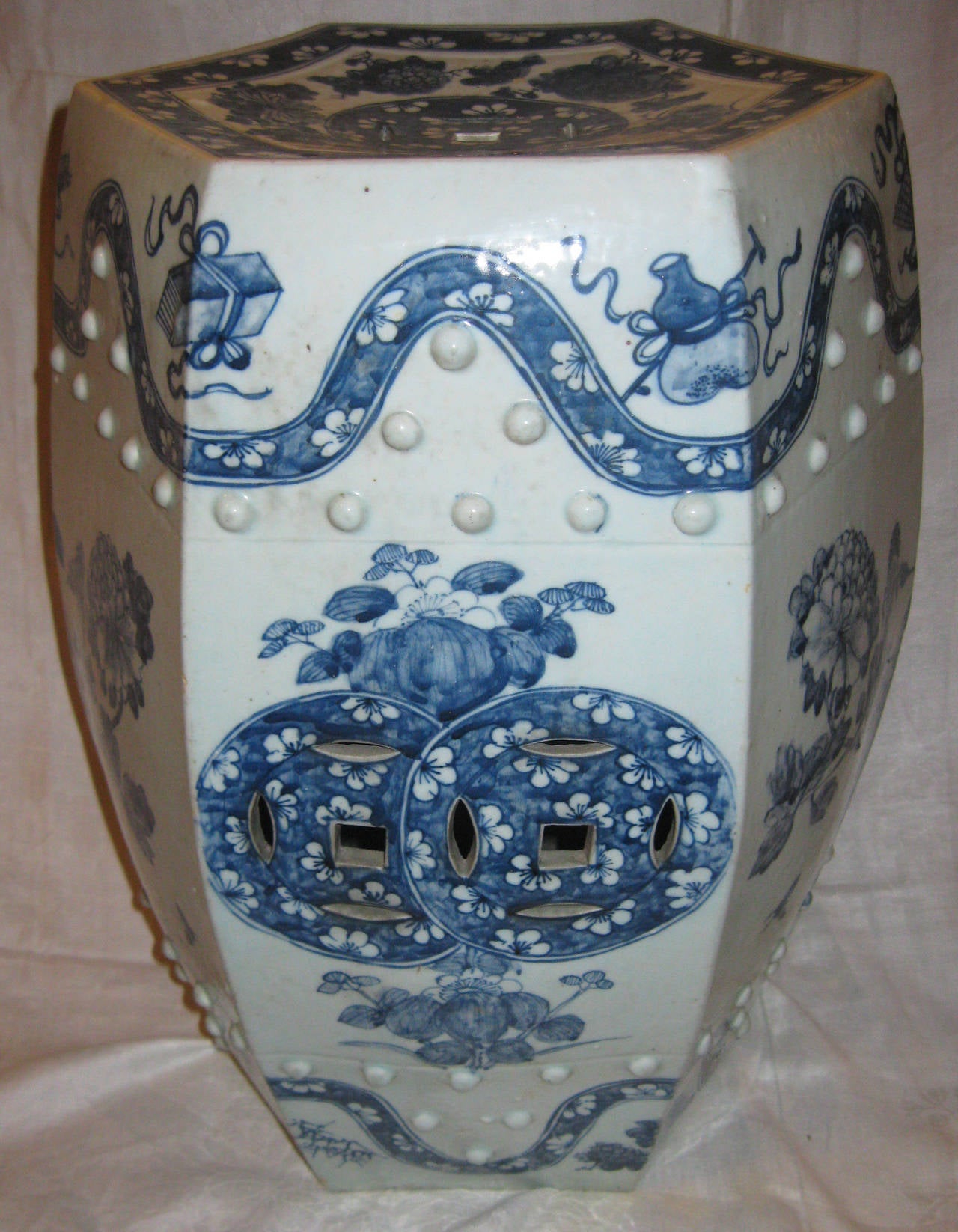 Glazed 20th century Chinese Export Porcelain Garden Seat For Sale