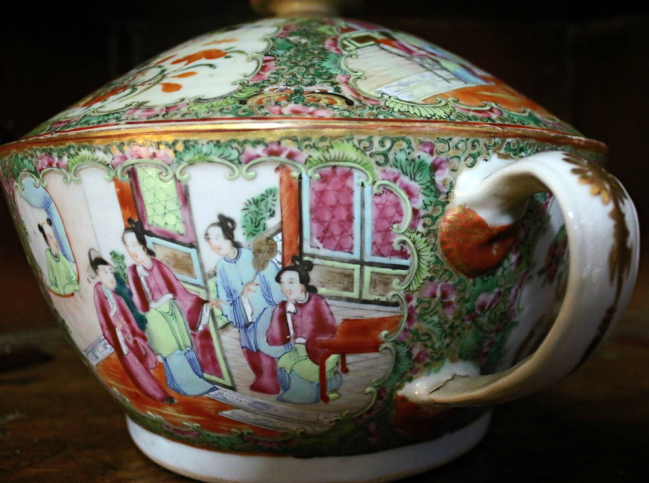 Rare early Canton Chinese Export porcelain Rose Medallion bowl with lid. Features include outstanding intricately painted birds, flowers, insects, figures, gold highlights and raised detail. The heavy weight as well as the orange peal finish and no