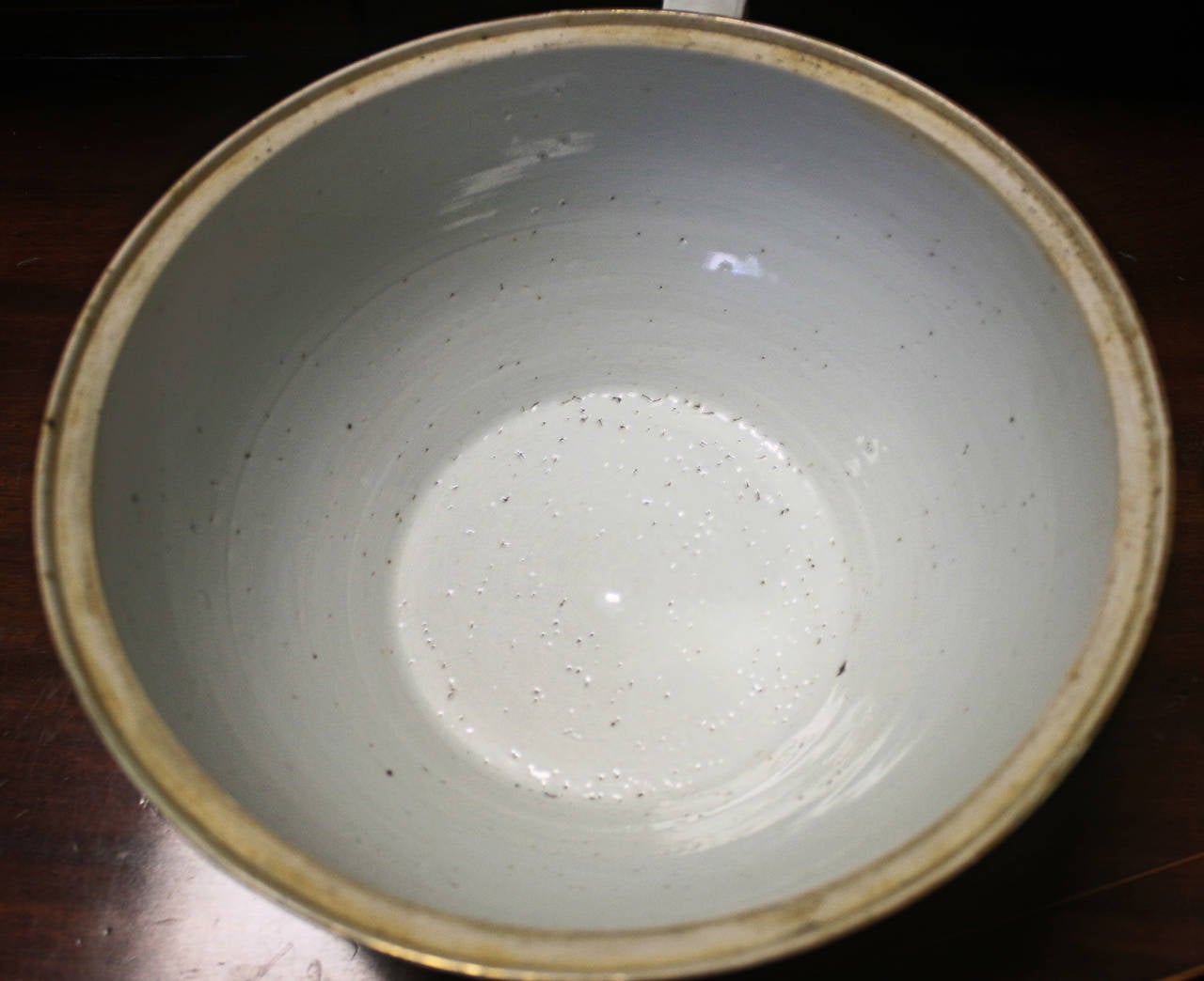 Early 19th Century 19th century Rose Medallion Chinese Export Covered Chamber Bowl For Sale