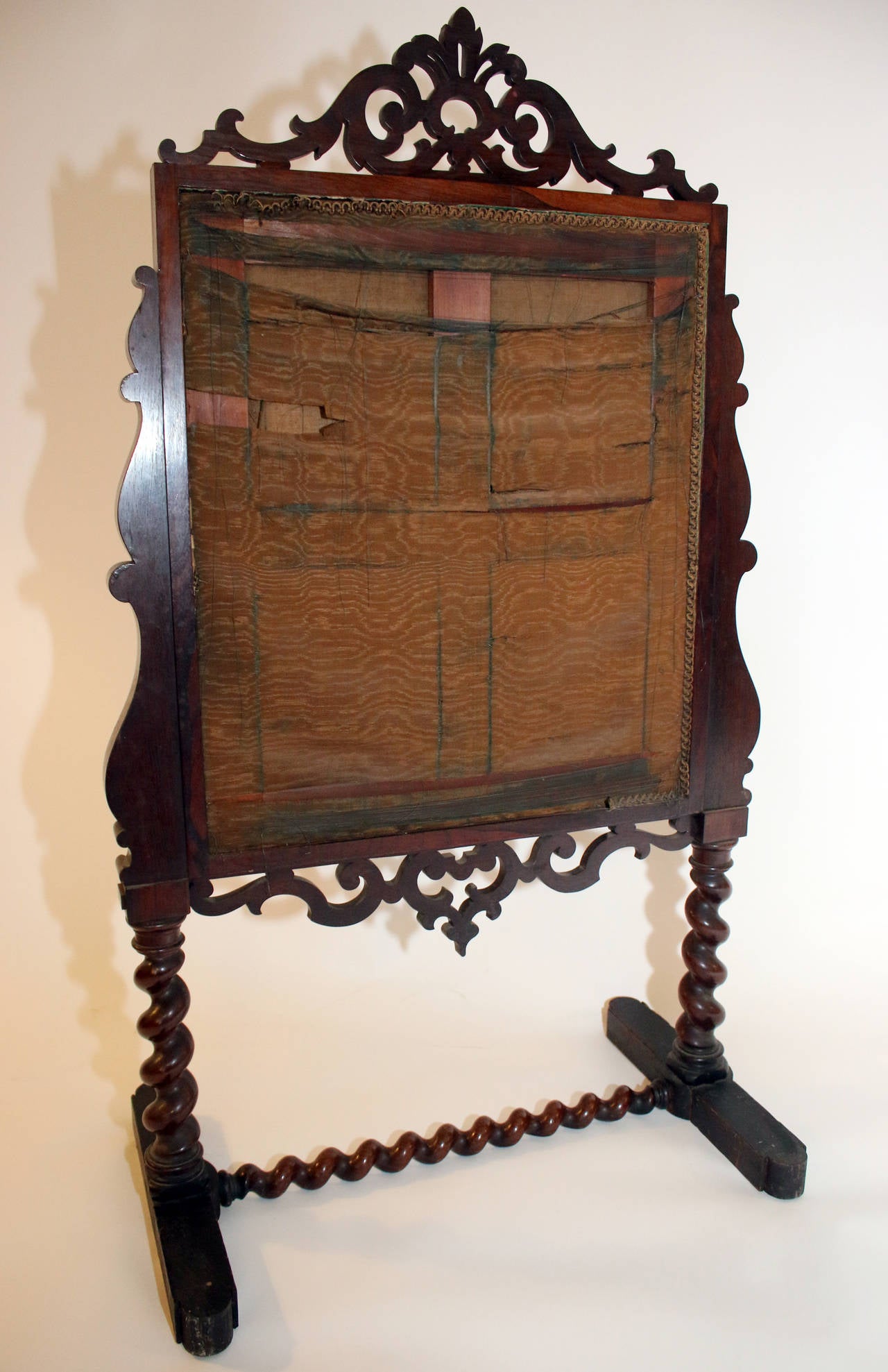 19th Century English Rosewood Needlepoint Fire Screen In Good Condition In Savannah, GA