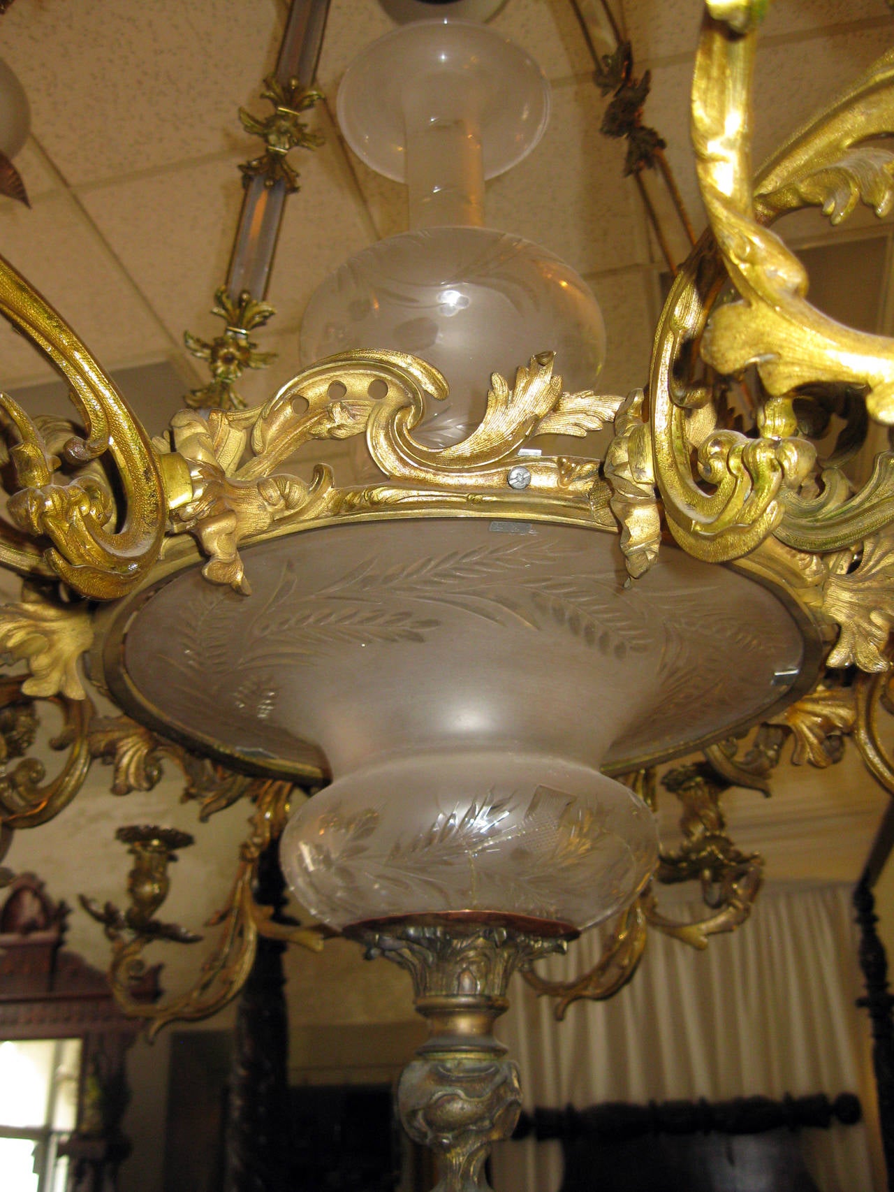 Regency-Kronleuchter aus Dor Bronze aus dem 19. Jahrhundert (Abgeschrägt) im Angebot