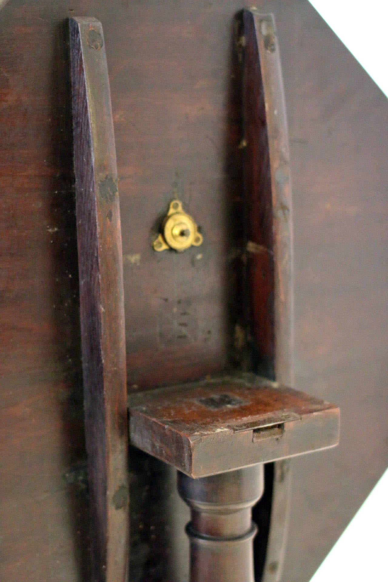 18th century Chippendale Mahogany Tilt-Top Table For Sale 2