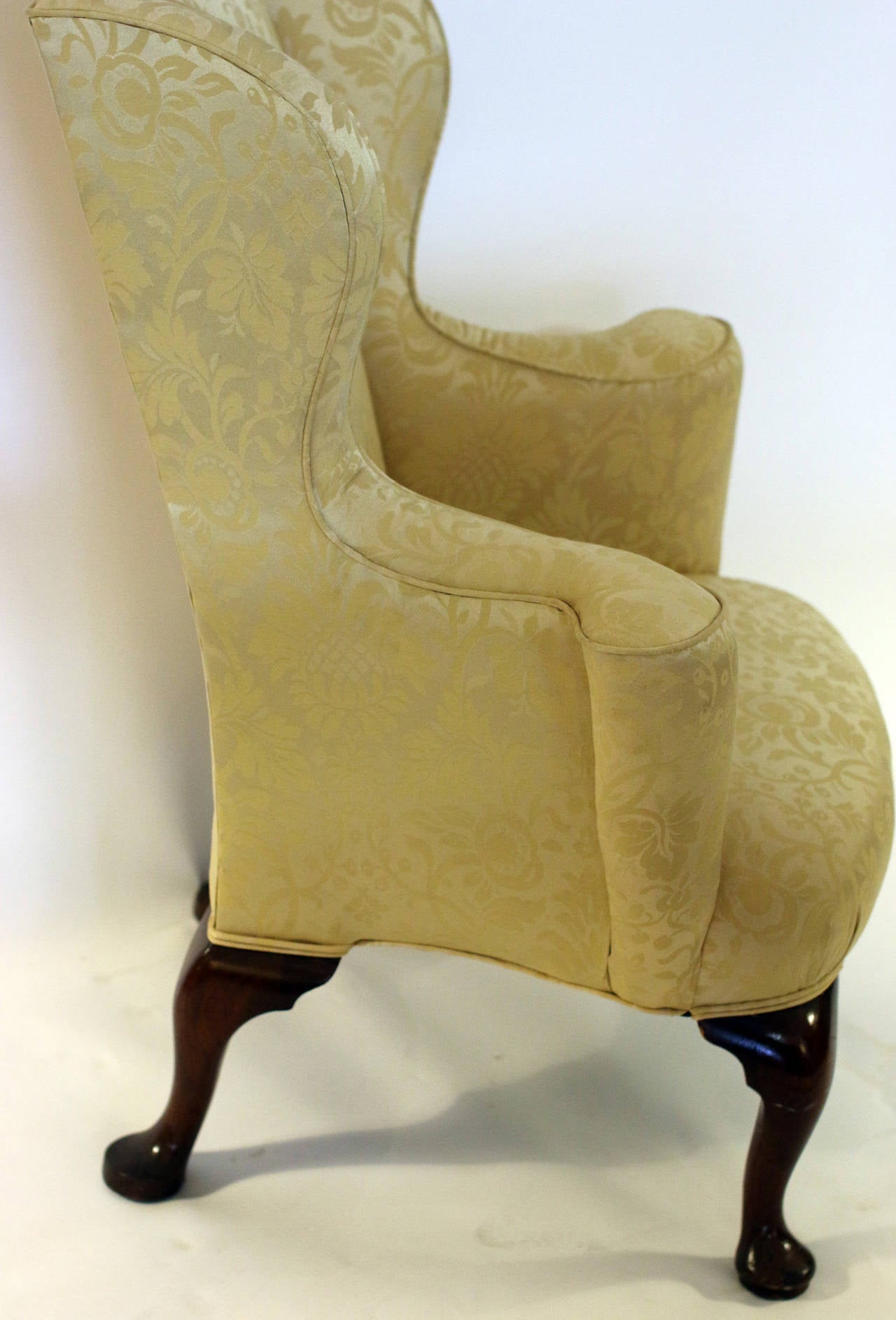 18th century English Georgian Petite Wingback Chair In Good Condition For Sale In Savannah, GA