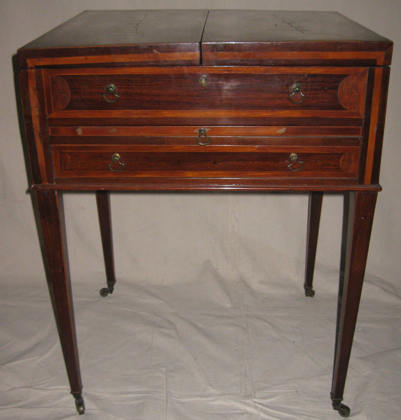 English 19th century Georgian Mahogany Dressing Table For Sale