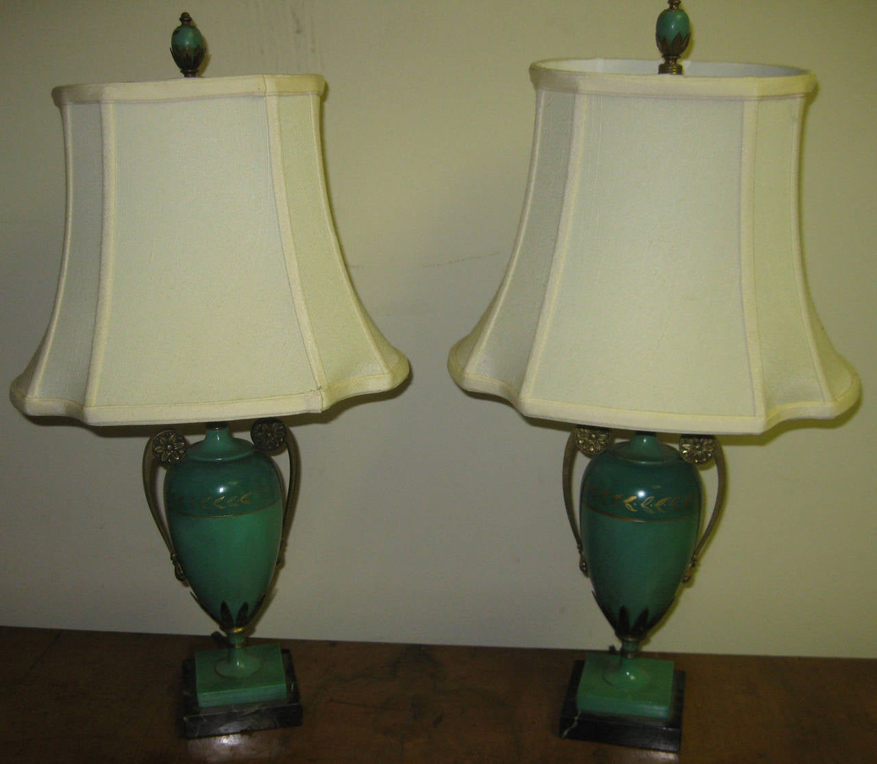 Pair of French Art Deco Tole Lamps In Good Condition For Sale In Savannah, GA