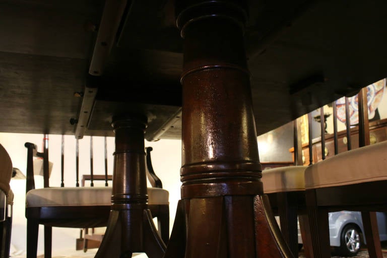 Monumentaler Esstisch aus Mahagoni mit vier Sockeln aus dem 18. Jahrhundert  im Zustand „Gut“ im Angebot in Savannah, GA