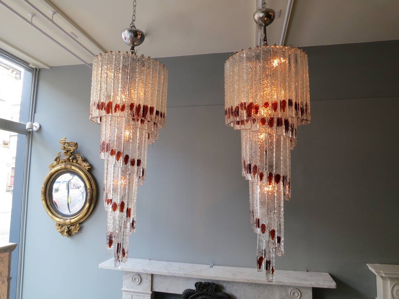 Pair of Italian Murano Glass Spiral Chandeliers In Good Condition For Sale In London, GB