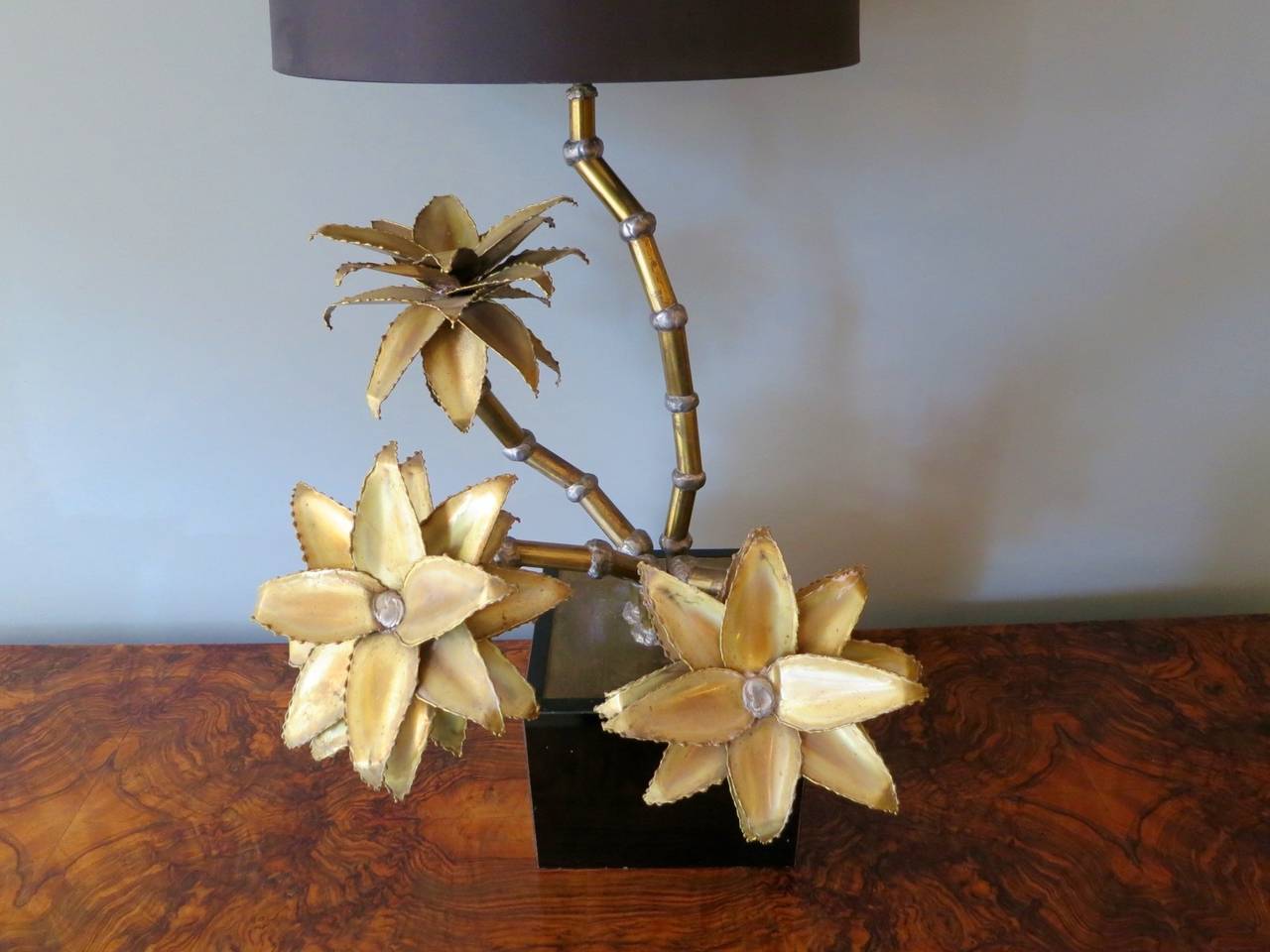 Large Brass Palm French Table Lamp In Good Condition In London, GB