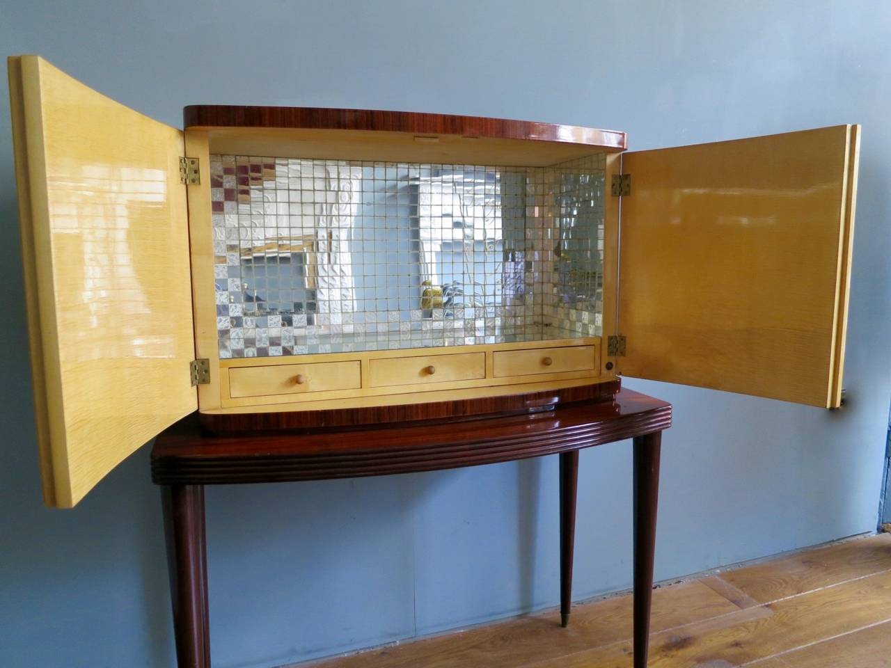 Mid-20th Century Italian Cocktail Cabinet or Dry Bar