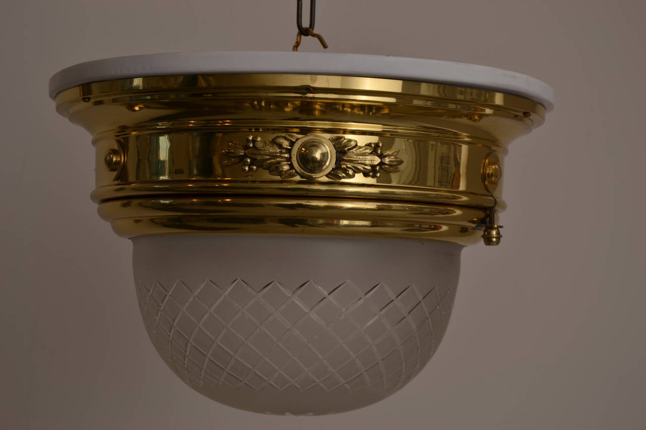 Ceiling lamp with wood plate and cut glass
polished and stove enamelled
