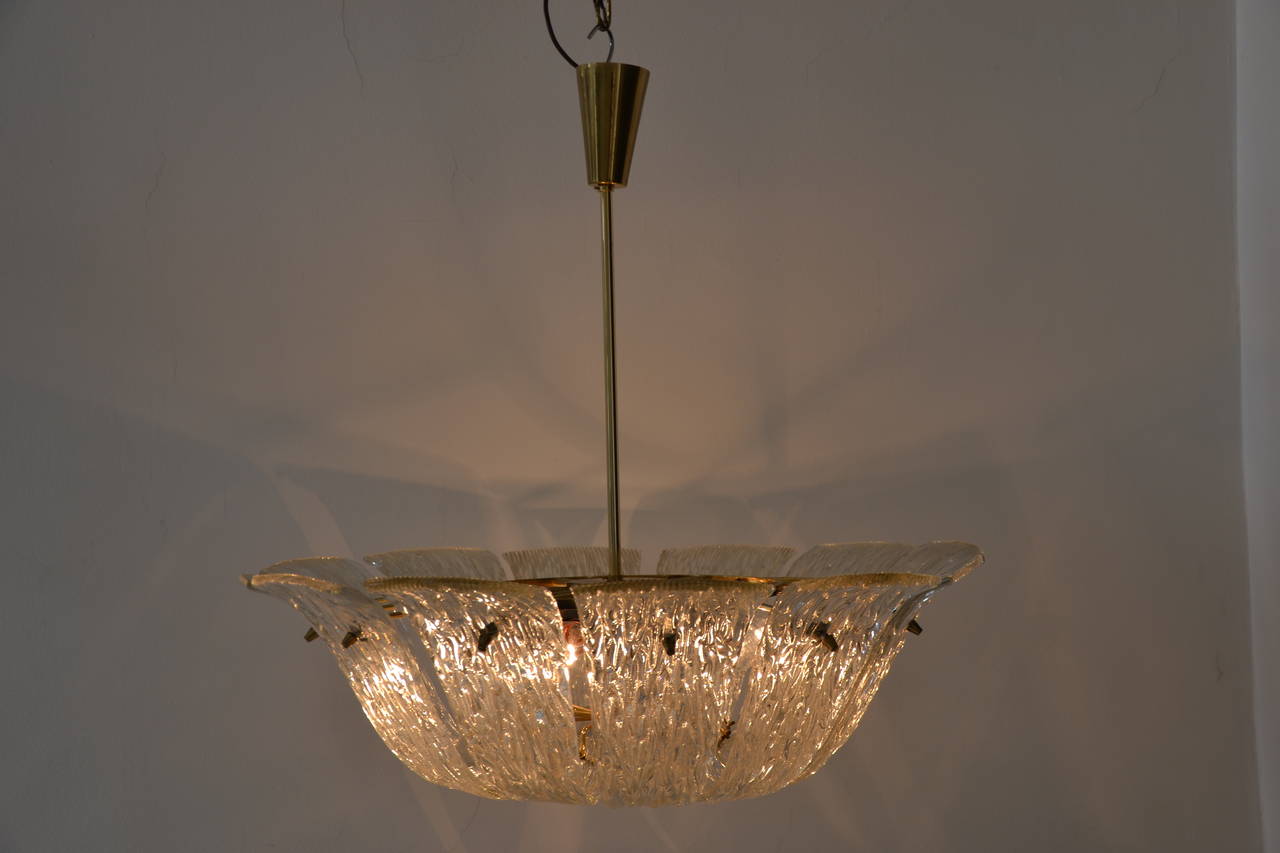 Mid-20th Century Grand Kalmar Chandelier with Curved and Textured Glass For Sale