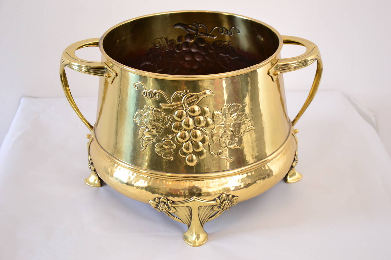 Flower Pot with Grapes Motive, Partly Hammered In Excellent Condition In Wien, AT