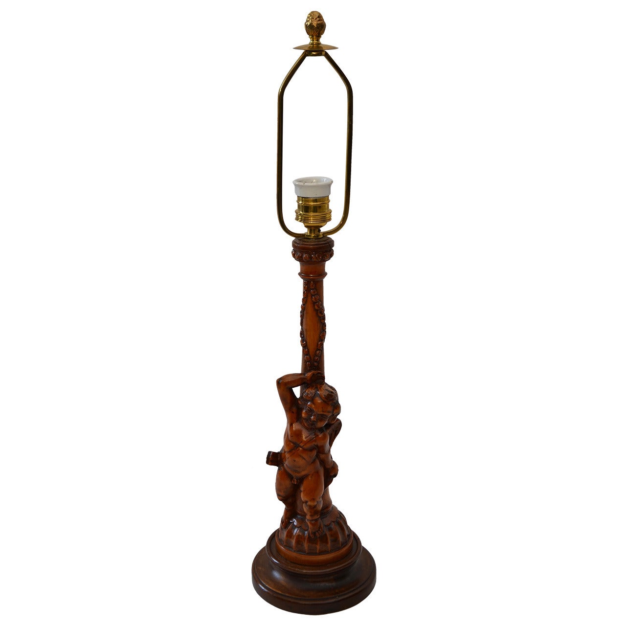 Lampe de table en bois sculpté en vente