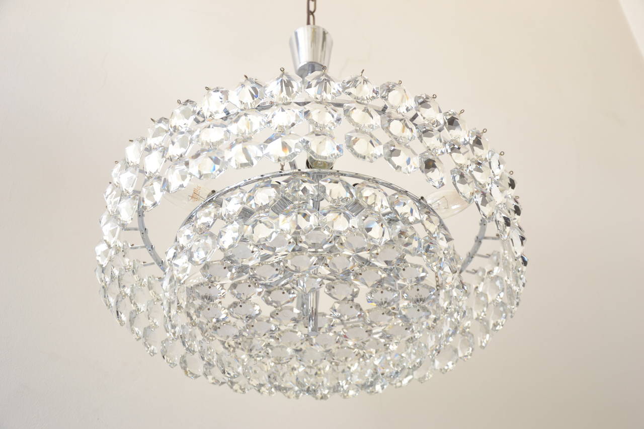 Beautiful Crystal Chandelier By Bakalowits & Sons, Austria Vienna 1960s
Very impressive Viennese chandelier by Bakalowits & Soehne from the 1960s. It is made of hand cut octagon crystals and a nickel plated frame. This chandelier is