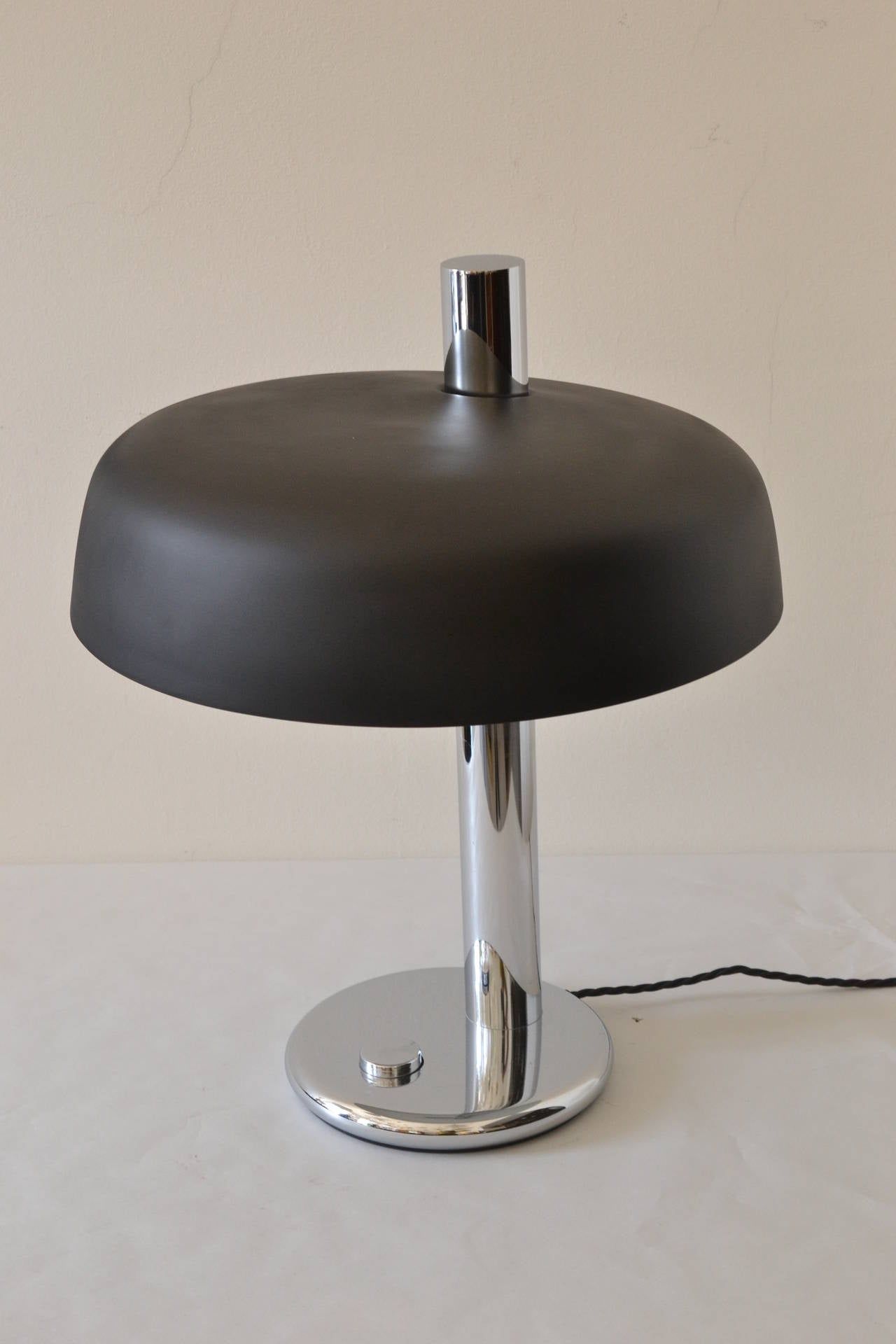 1930's American Modernist nickel plated Table Lamp