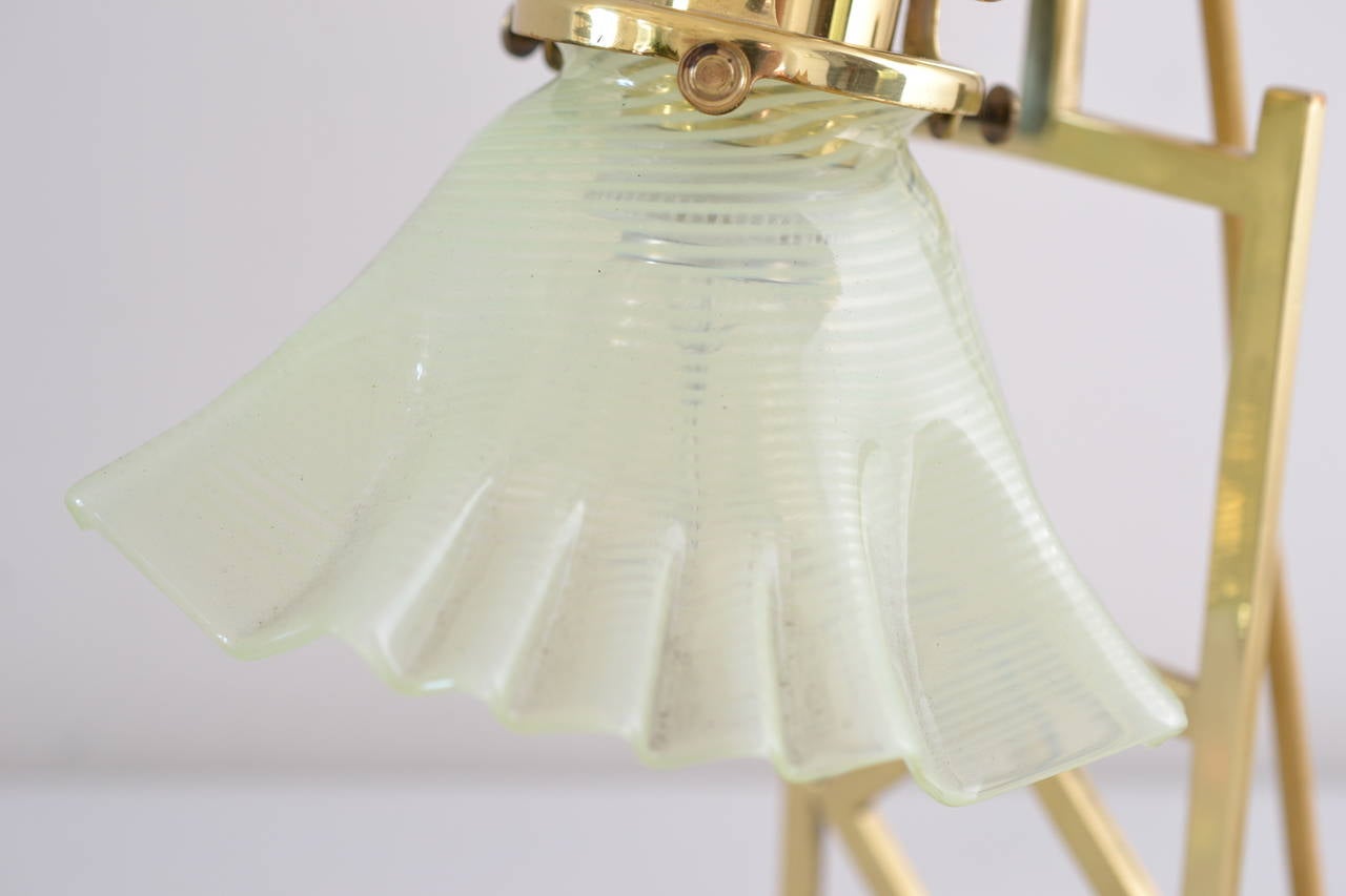 Zwei Jugendstil-Tischlampen mit Opalglasschirmen (Glas) im Angebot