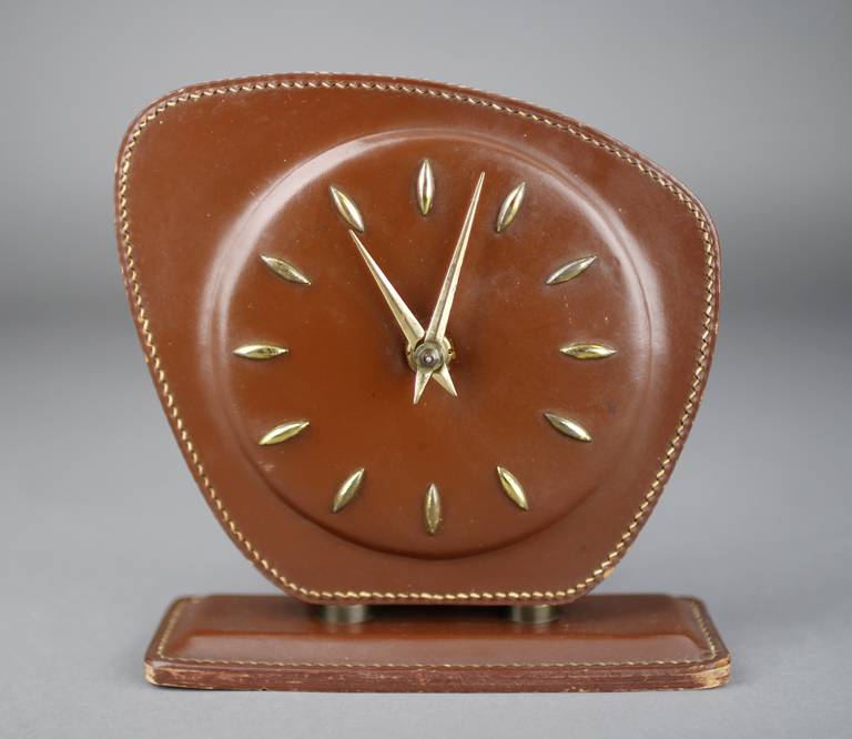 Jacques Adnet Leather Desk Clock, France, 1950s In Good Condition For Sale In Waalre, NL