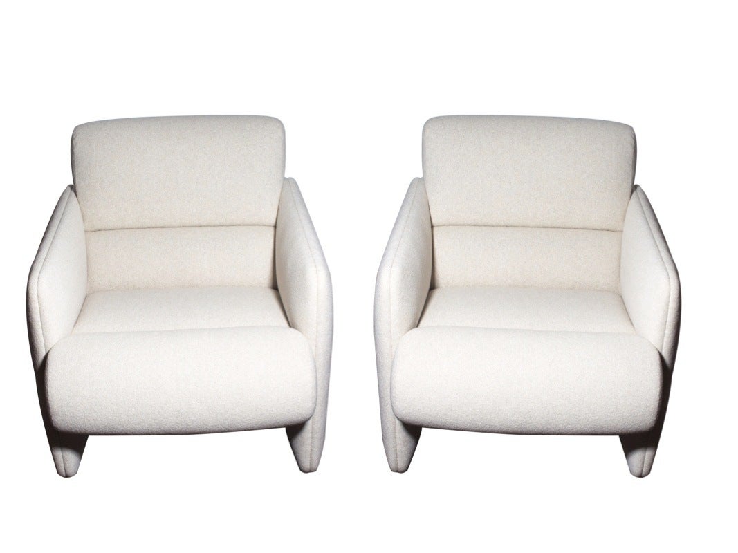 A striking pair of Italian club chairs creatively re-imagined in a pale parchment-hued archived Knoll textile.

Handsome scale and proportions.