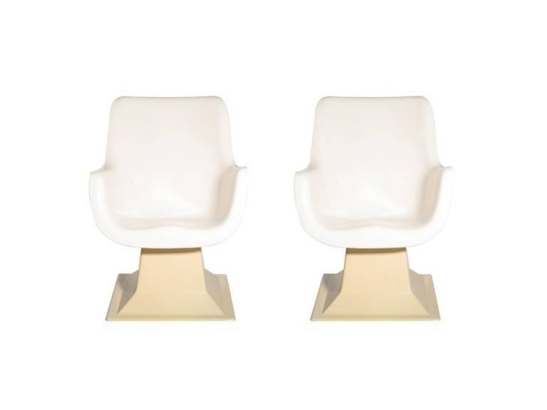 1960s Italian Pair of Moulded Fiberglass Lounge Chairs