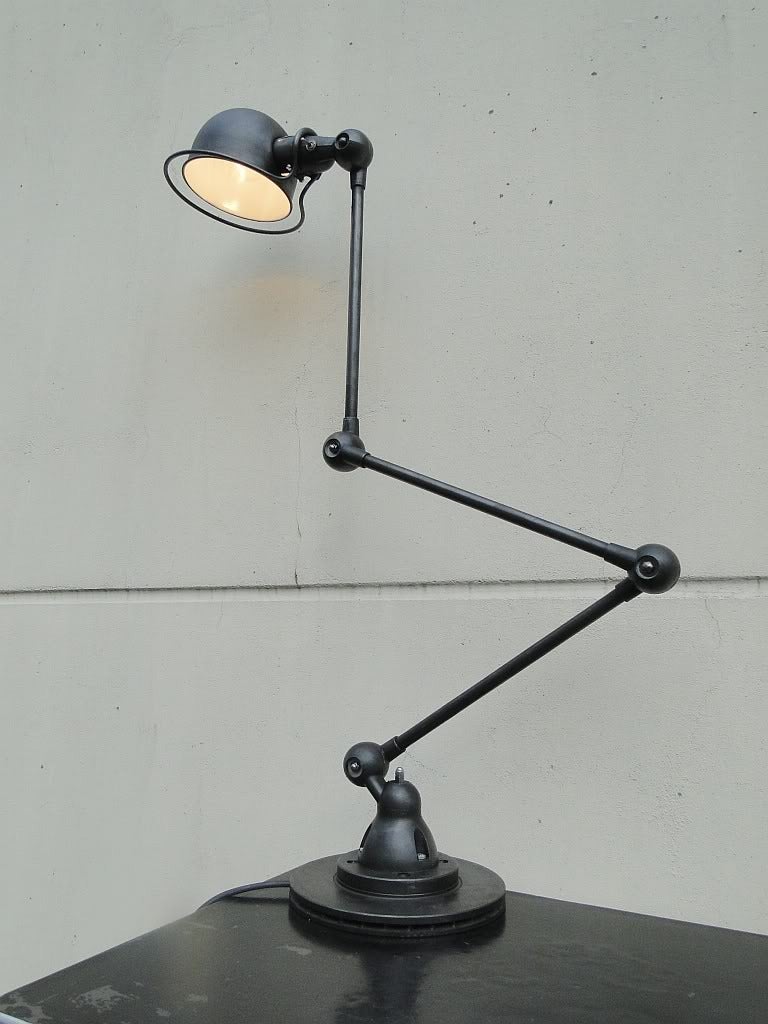 Three-Arm Jielde Table Lamps, Graphite Polished In Good Condition For Sale In Saint-Ouen, FR