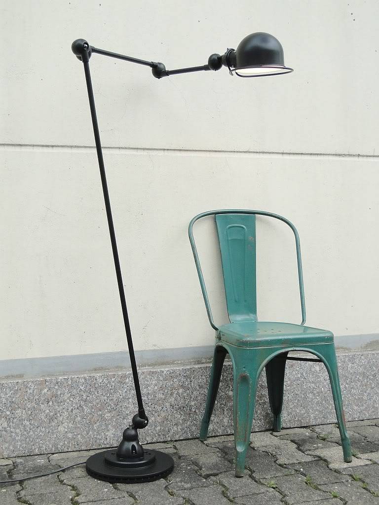 Vintage 3-armed French industrial JIELDE reading lamp
designed by Jean-Louis Domecq in the 1950's
This Original outstanding Jielde floor lamp was restored carefully and professionelly painted in matt black
1st arm 47.2"/120cm
2nd arm
