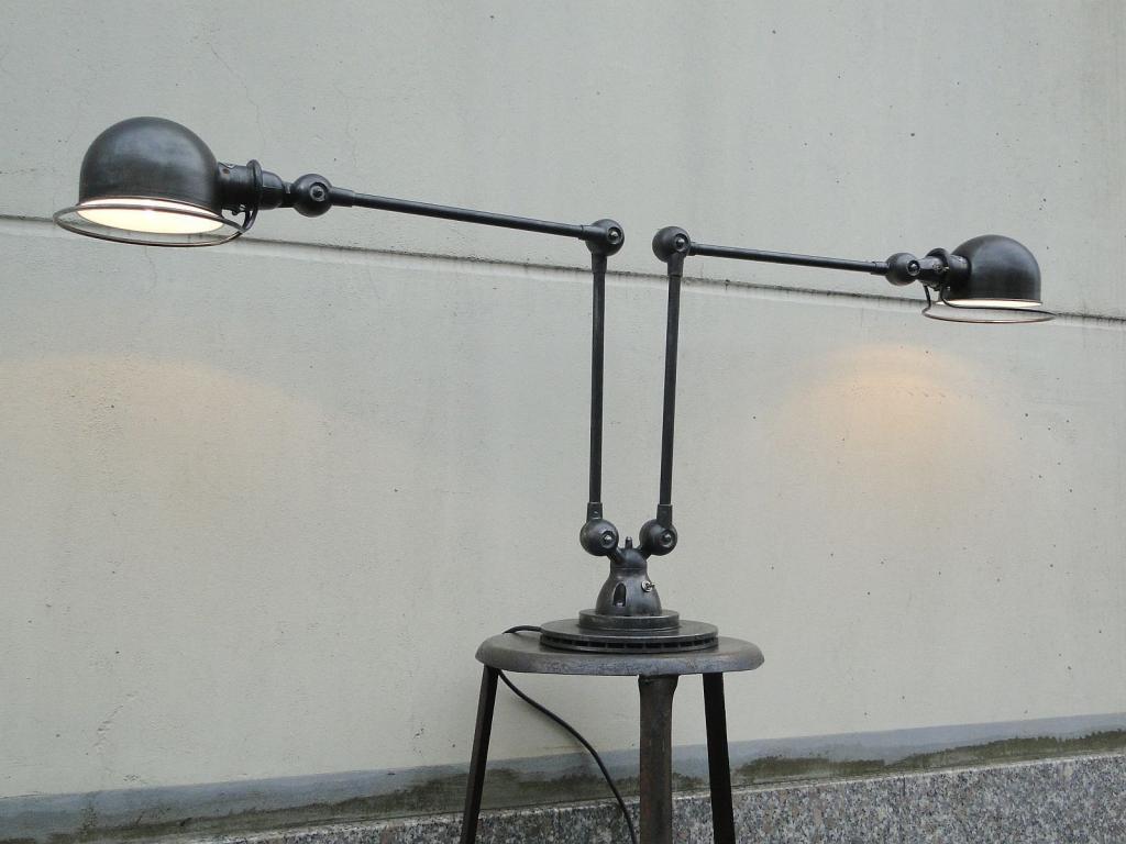 Vintage double 2-armed French industrial JIELDE reading lamp
designed by Jean-Louis Domecq in the 1950's.
This Original outstanding Jielde floor or desk lamp was restored and graphite polished very carefully.
2 arms on both the sides - each arm