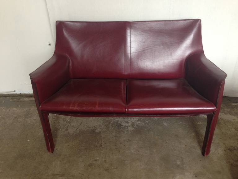 Divano e sedie Mario Bellini
design 1979 per cassina
buone condizioni
qualche graffio su un punto di vista
chiedete pure le foto di dettaglio
Il divano misura 162 cm di larghezza
sedie 69 cm di larghezza