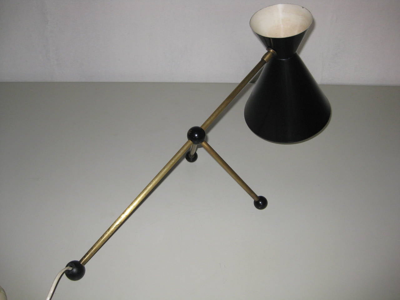 Américain Lampe de table réglable Otto Kolb des années 50 en vente