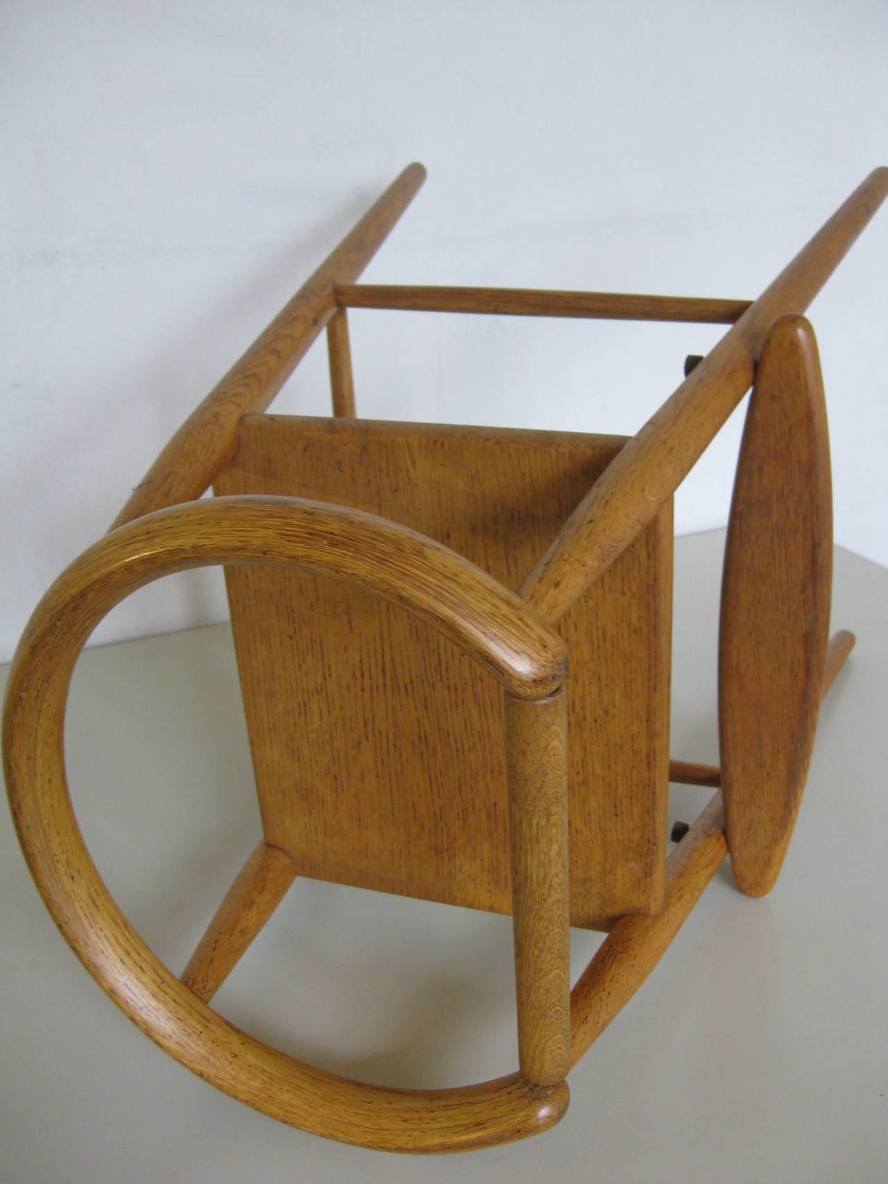 Very nice children's chair by Nanna Ditzel.
Oakwood
adjustable footrest
manufactured by Kold Savvaerk, Denmark.